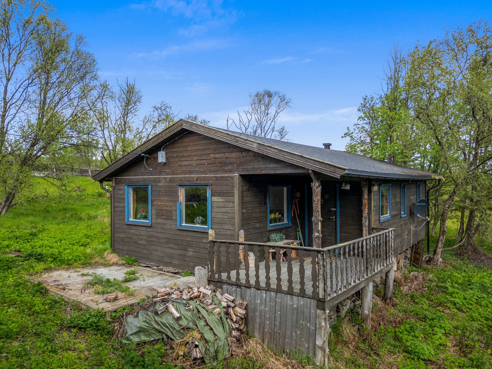 Hovedhytta har overbygget, sørvendt veranda/terrasse Galleribilde