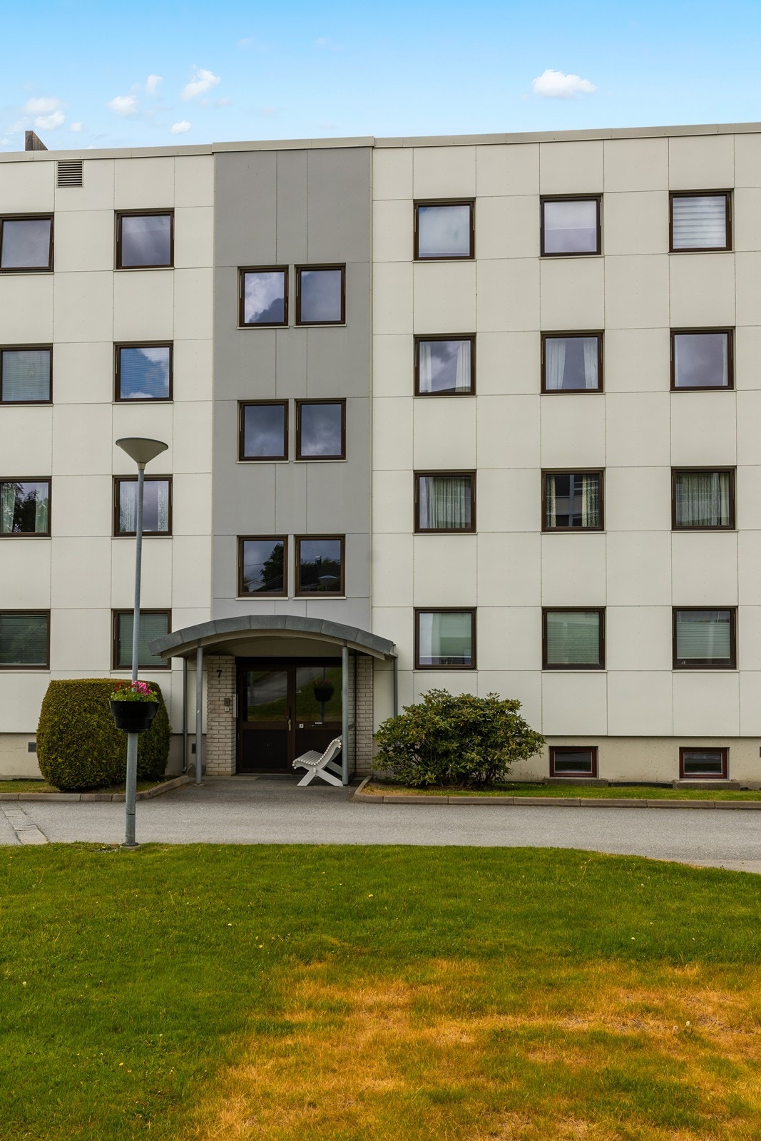 Leiligheten er en del av Karrestad 2 - Borettslag.Dette er et veldrevet og godt etablert borettslag. Galleribilde