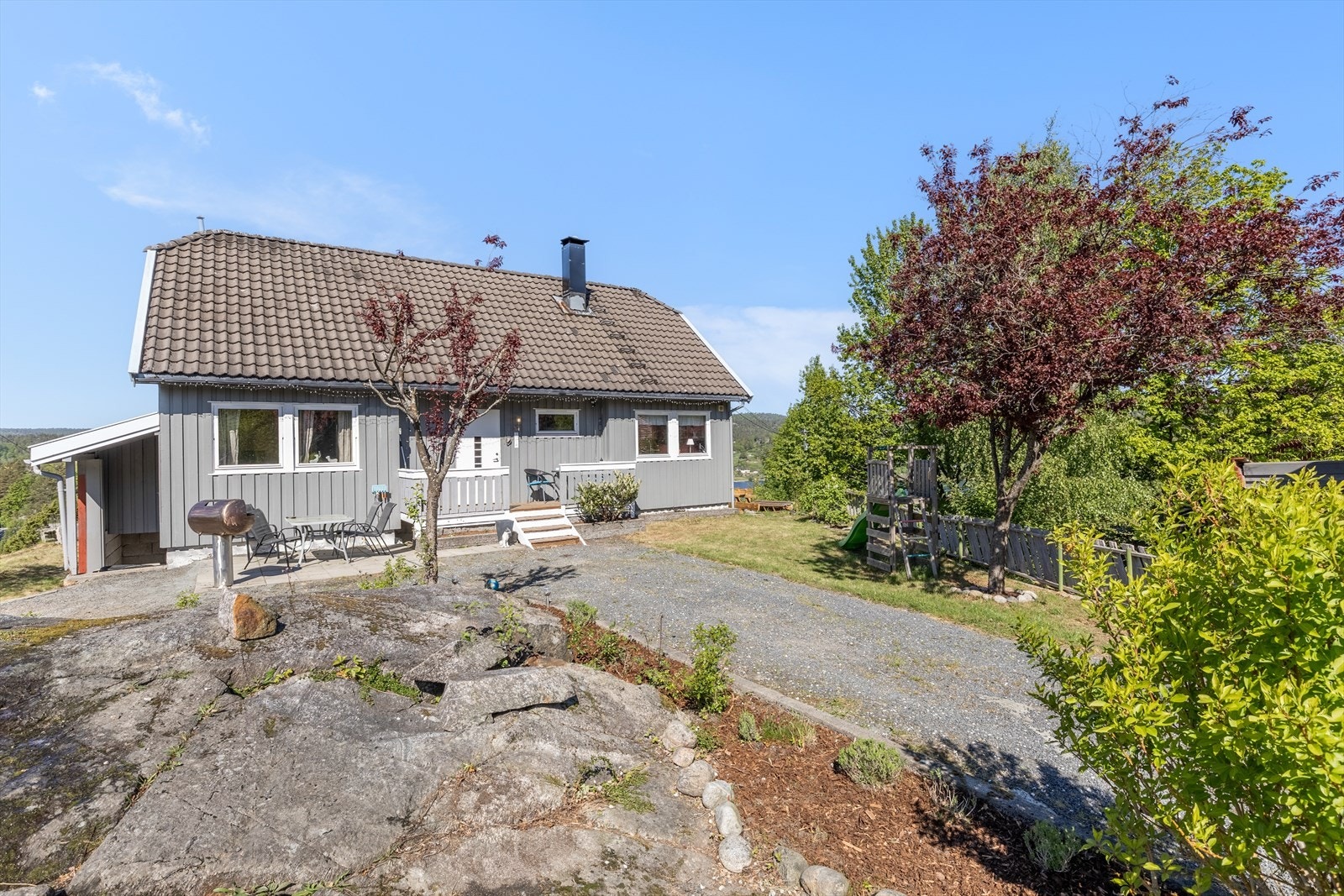 Huset ligger fint til på en høyde Galleribilde