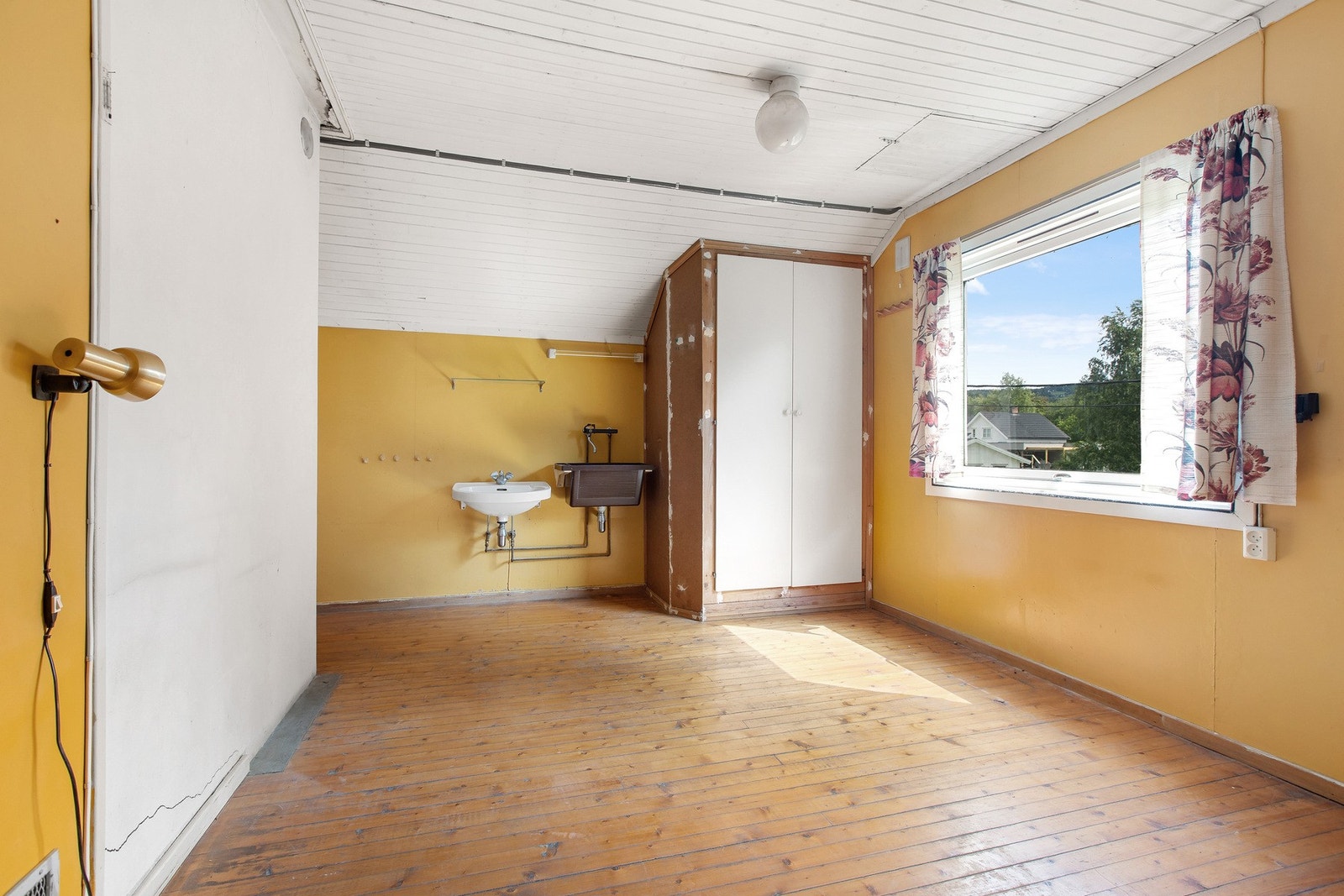 Soverom 2. i 2. etasje. Her er det også montert servant. Galleribilde