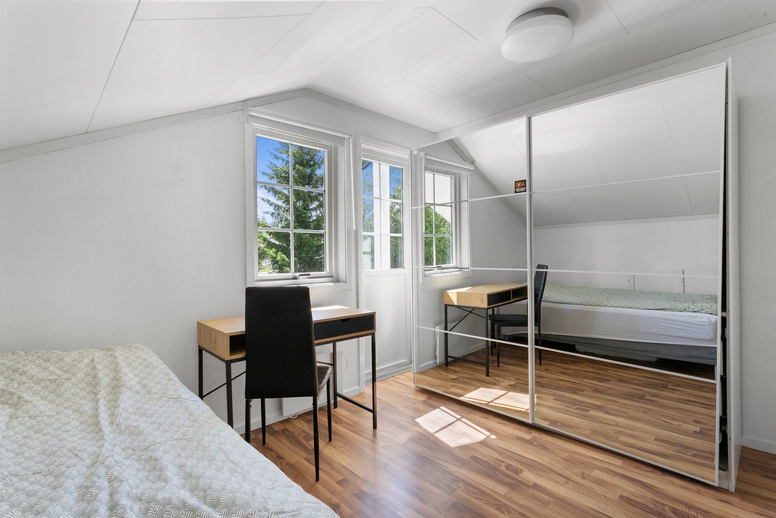 Soverom 5 har utgang til balkong. Galleribilde