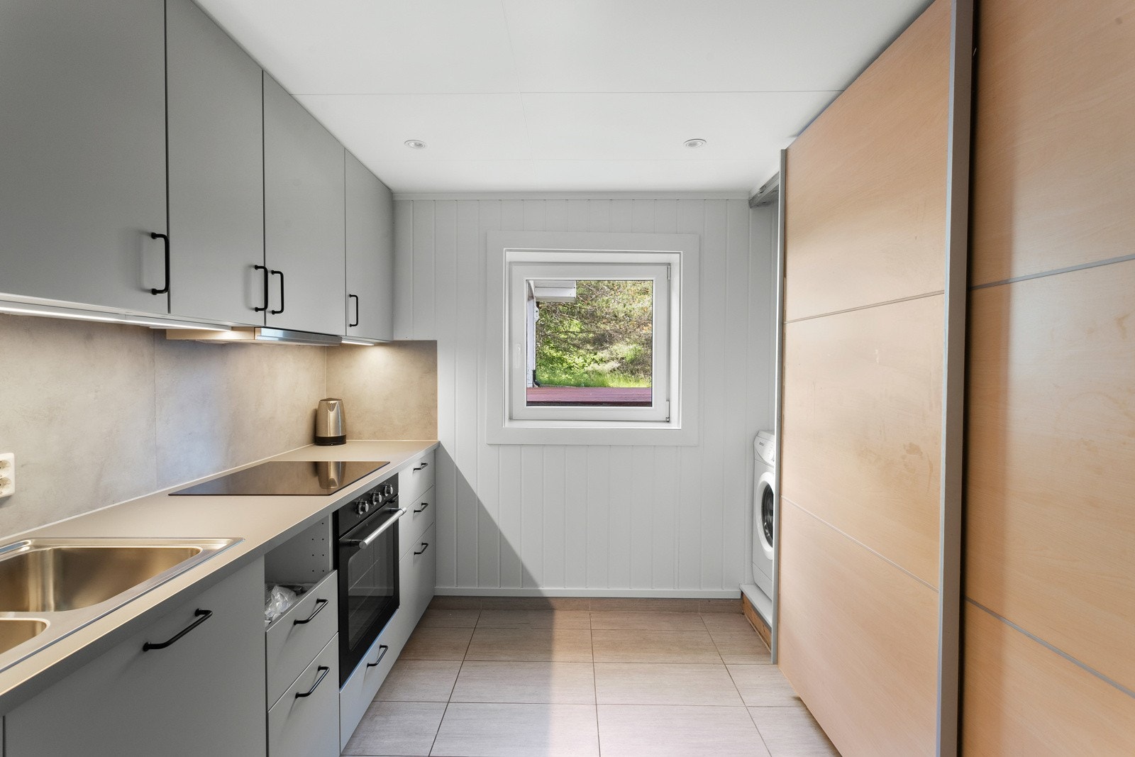 Kjøkken i hybel/kjeller. Galleribilde