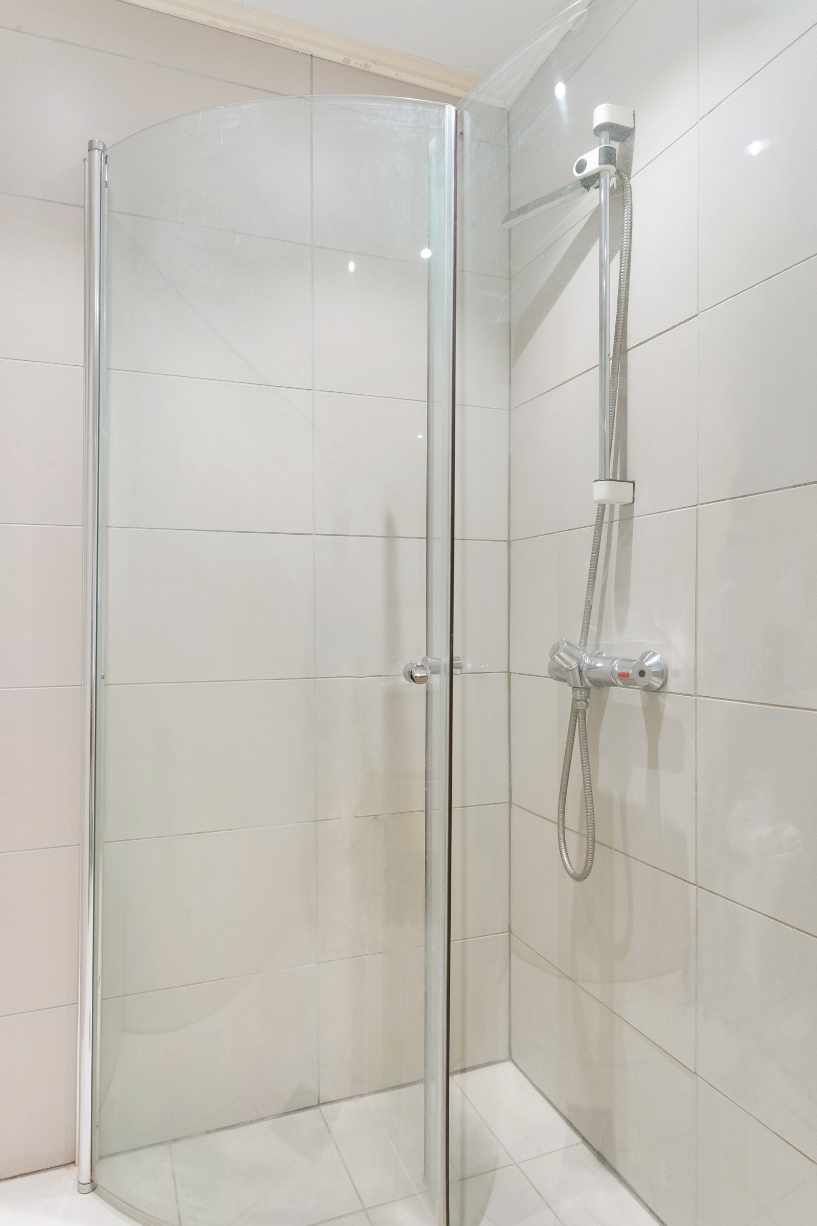 Baderom i hybel/kjeller. Galleribilde