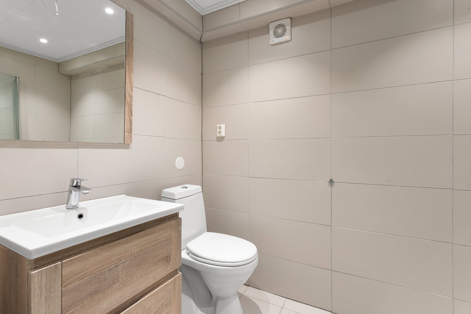 Baderom i hybel/kjeller. Galleribilde