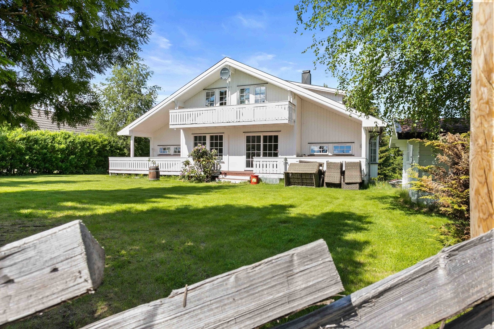 Gjerde gir en fin innramming av tomten. Galleribilde