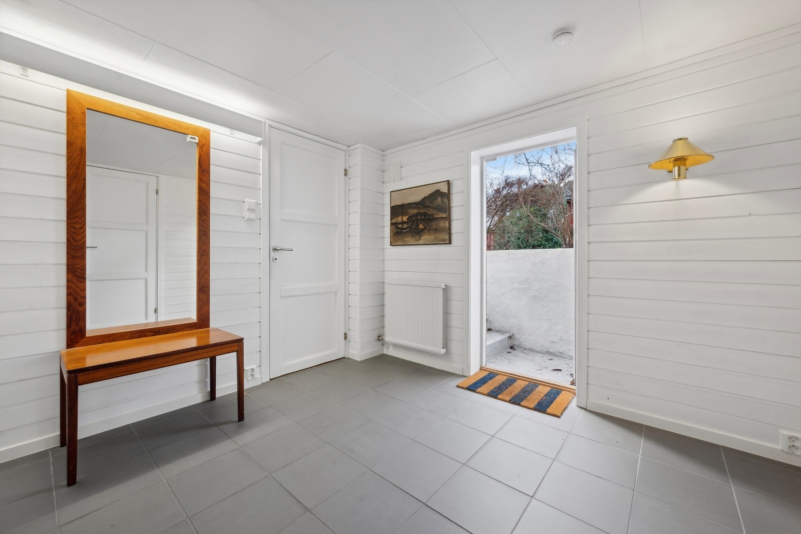 Velkommen inn i underetasjen. Egen inngang med mulighet for leieinntekter. Galleribilde