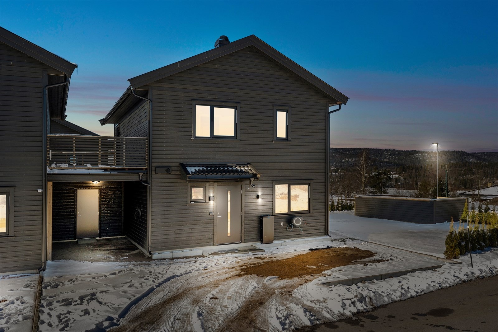 Om vinteren er det en flott lysløype som starter ved klubbhuset. Her blir det arrangert poenglangrenn. Det går lysløype fra Høyjord til Andebu. Disse er koblet sammen via oppkjørte løyper. Galleribilde