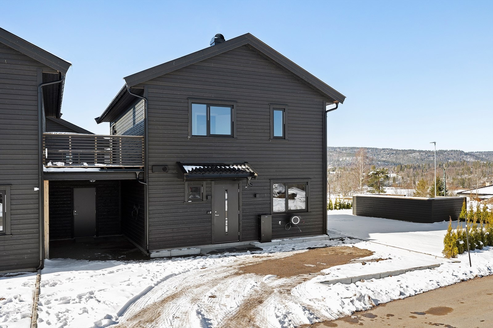 Dette er en perfekt plass og bo med familien. Det er mange friluftsmuligheter med flotte turområder og badevann i nærheten. Galleribilde