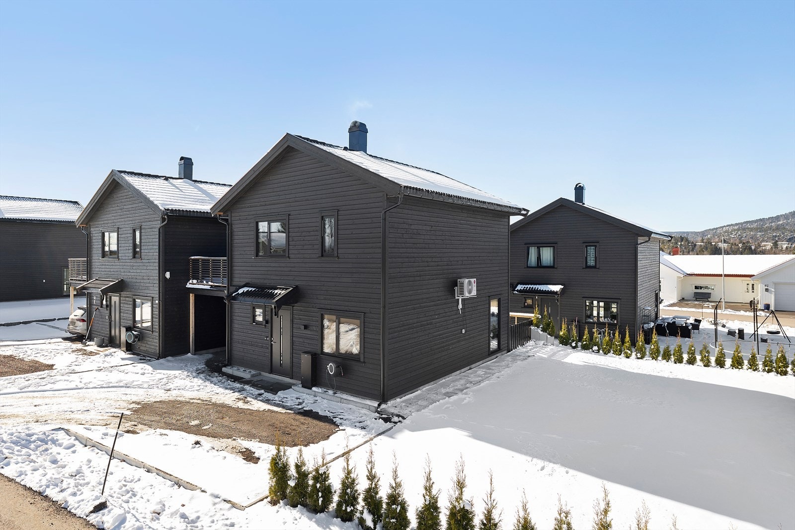 Heimdalsåsen har også et friareal med fotballbane hvor barn pleier å samles. Galleribilde