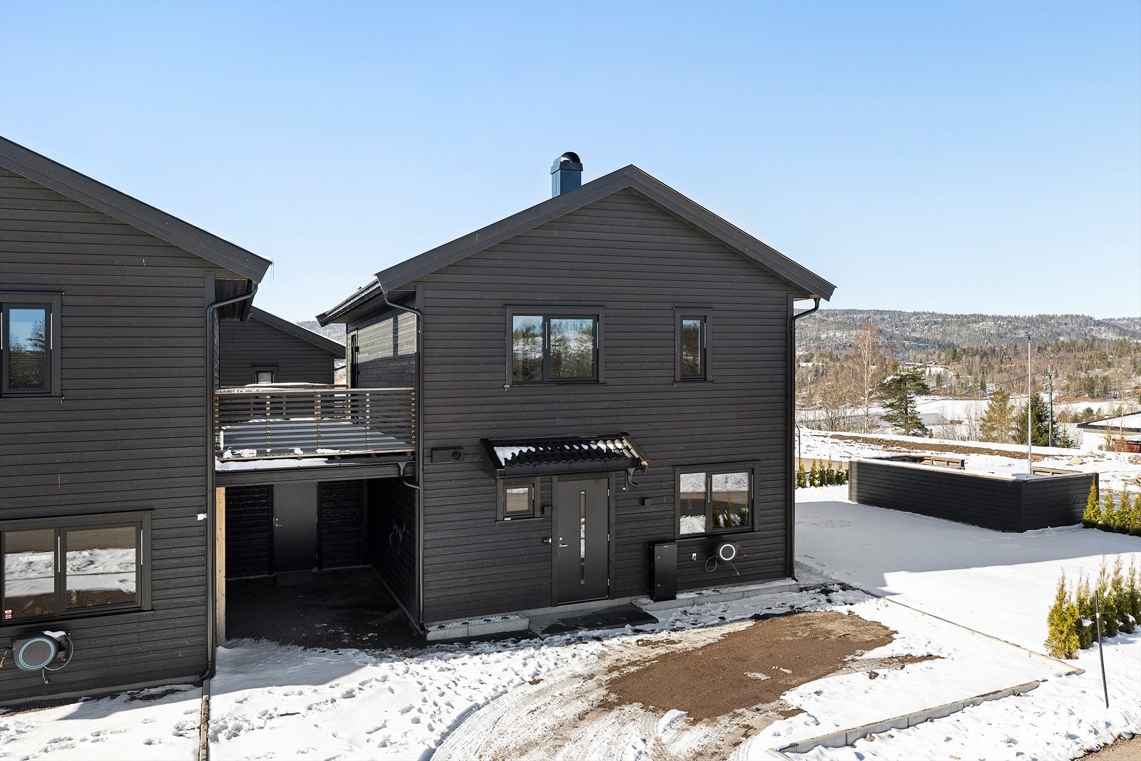 Blant annet Illestadvannet med bade- og fiskemuligheter. Illestadvannet er et ferskvann i Høyjord med to øyer som det er mulighet for å slå opp telt eller sette opp hengekøye. Galleribilde