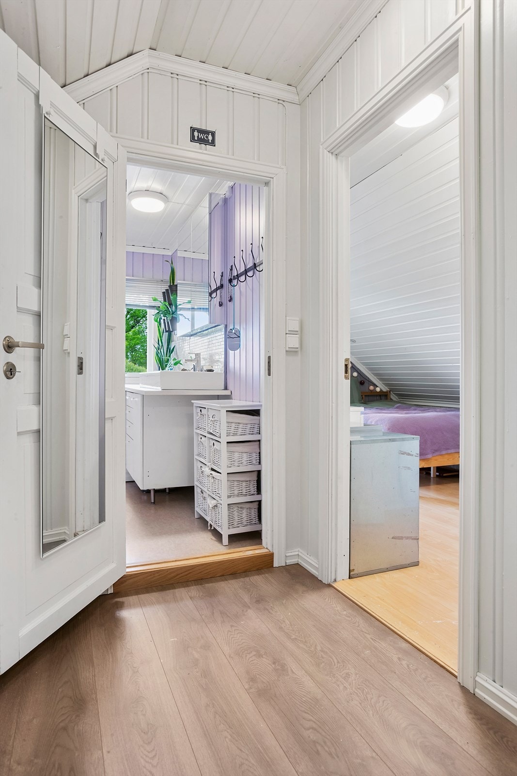 Gang med inngang til tre soverom og bad Galleribilde