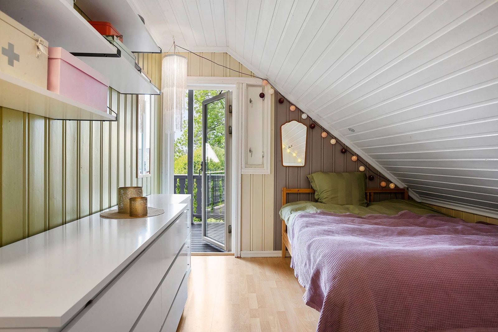 Soverom med utgang til veranda Galleribilde