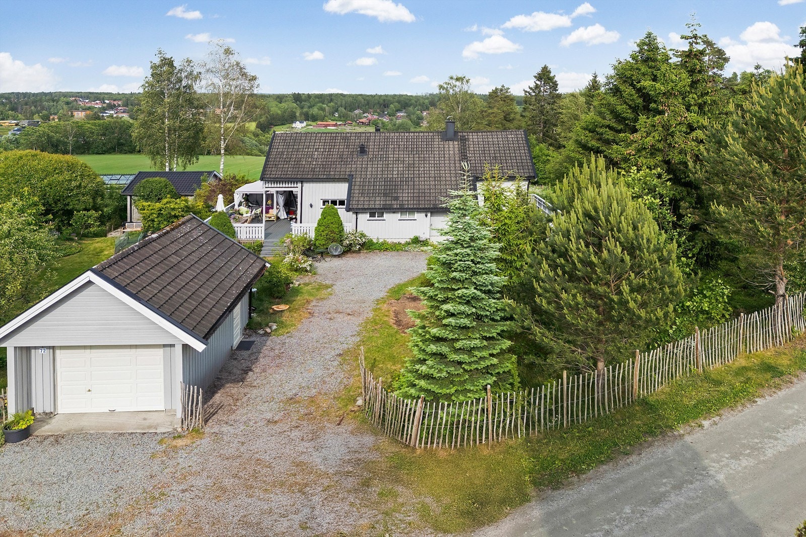 Garasje med lagringsplass Galleribilde