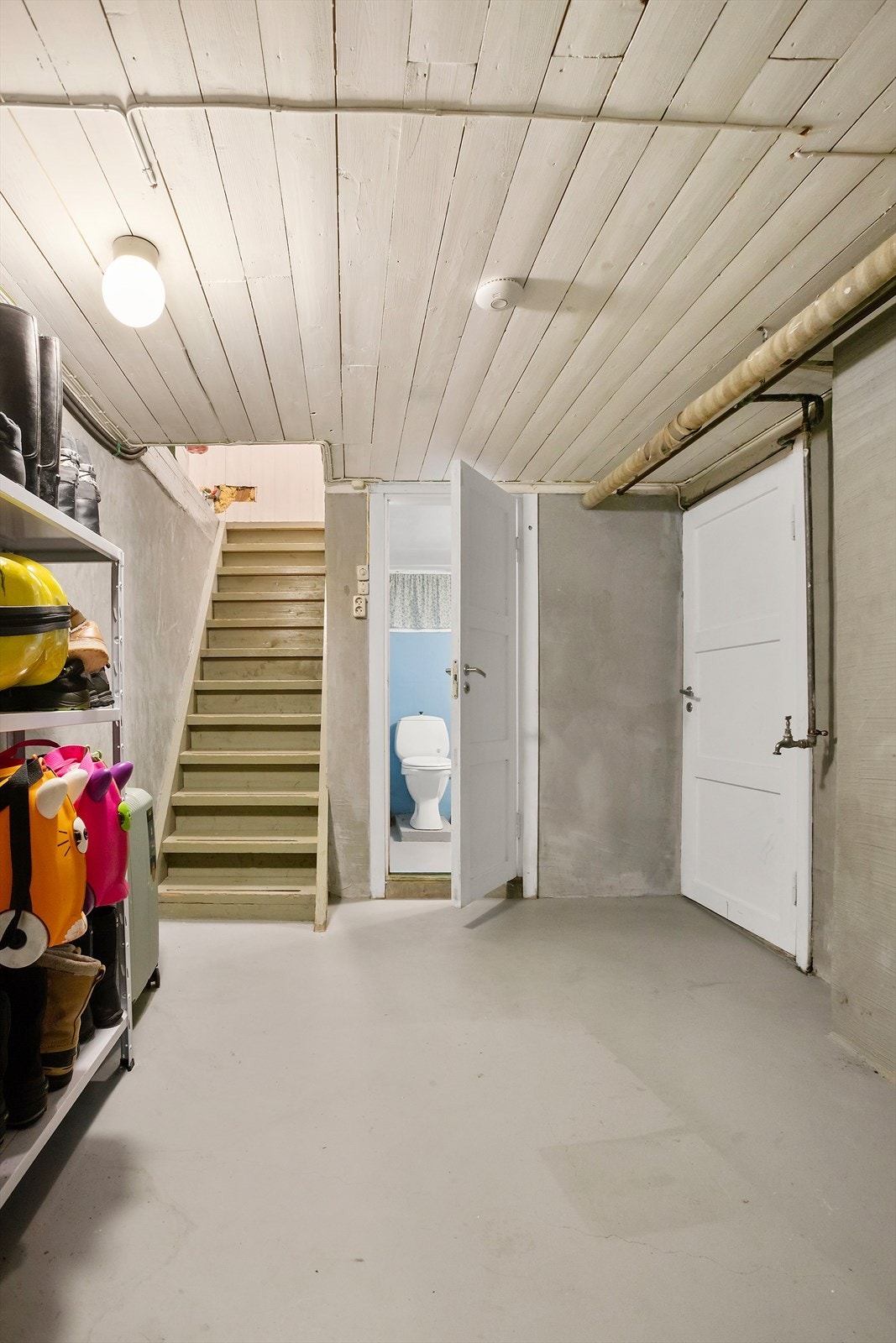 Gang i kjeller med oppbevaringsplass, samt bod på 5 kvm Galleribilde