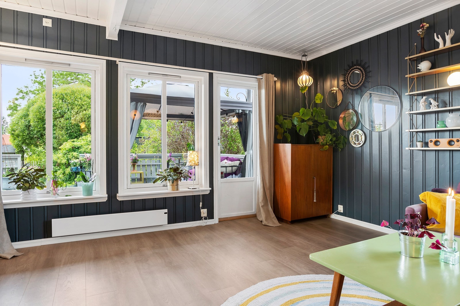 Fra stue er det utgang til stor terrasse Galleribilde