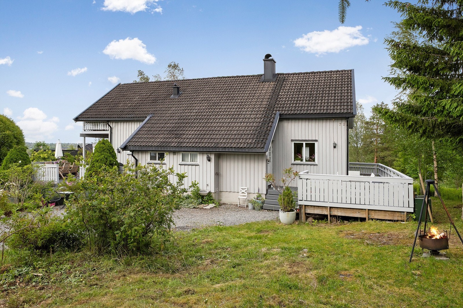 Koselig bålplass på egen tomt Galleribilde