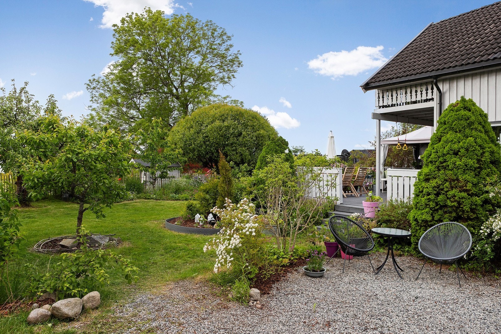 Flere fine uteplasser og svært gode solforhold Galleribilde