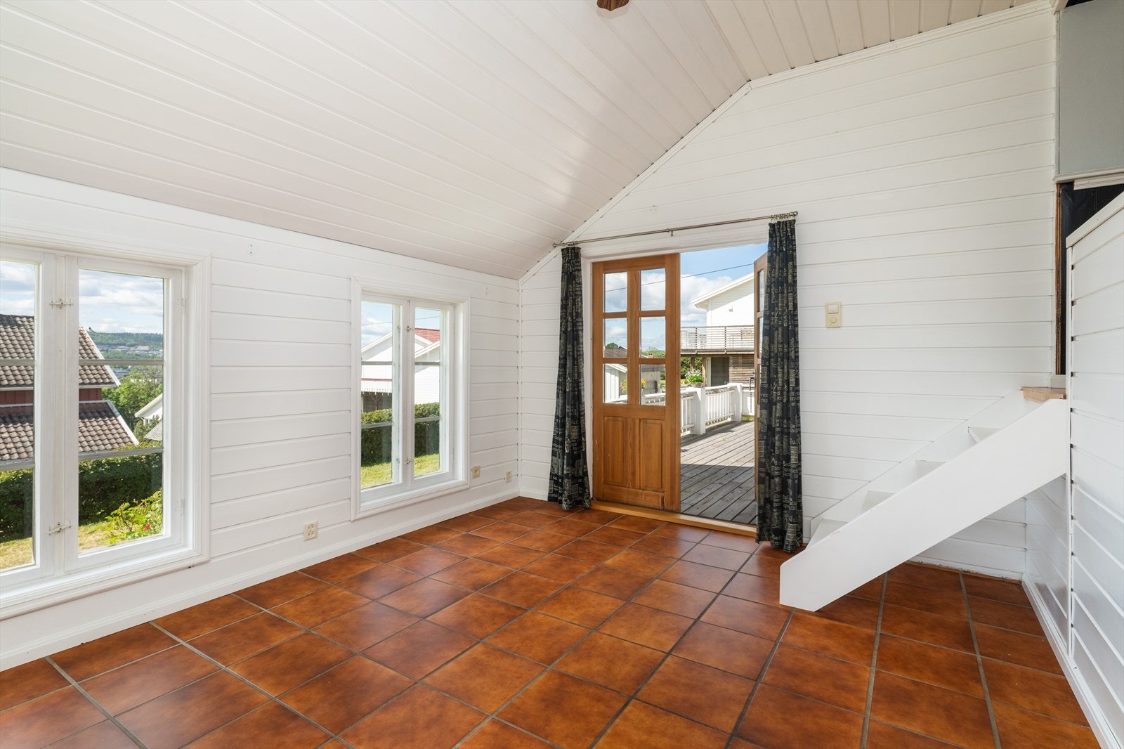 Boligen fremstår som en hyggelig enebolig fra 1886, tilbygget i 1911 og 1982. Deler av boligen har behov for oppgradering. Kjøkkeninnredning fra 2019. Galleribilde