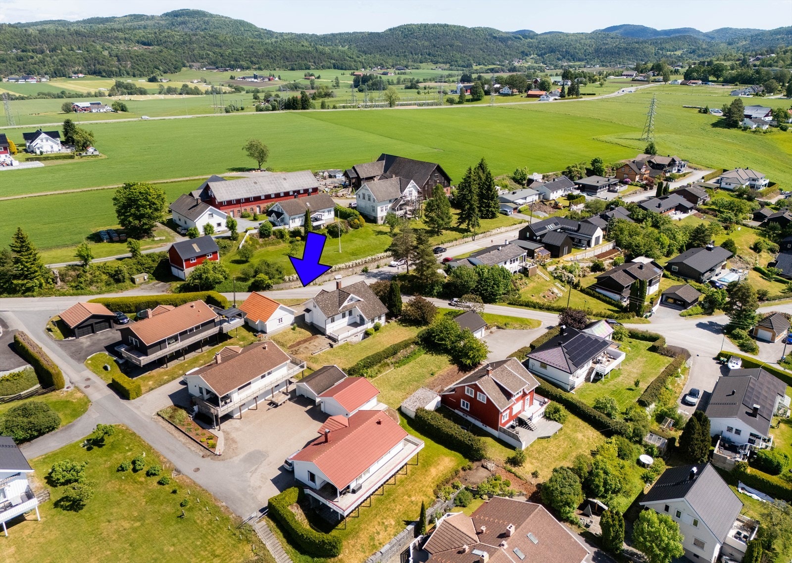 Borgestad har en svært sentral og attraktiv beliggenhet midt mellom Skien sentrum og Porsgrunn, og det er enkel adkomst også til Kjørbekkområdet med diverse forretninger. Galleribilde