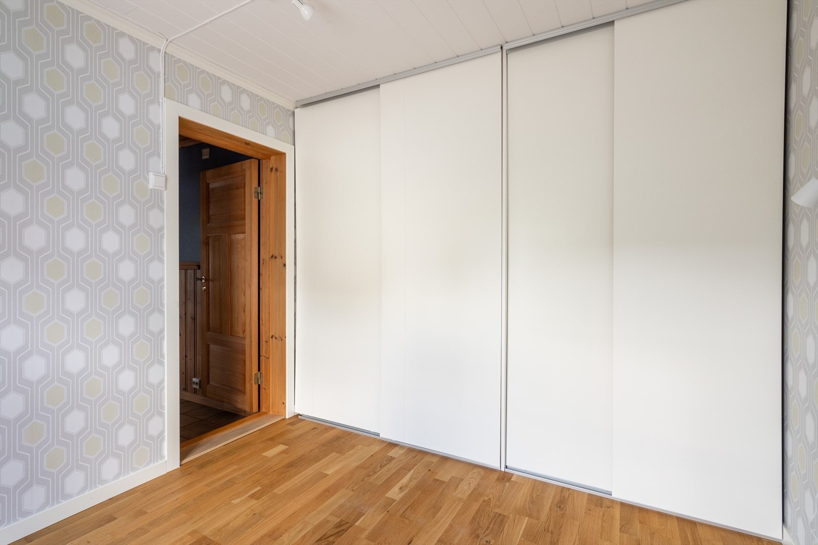 Soverom nr. 1 har skyvedørsgarderobe. Galleribilde