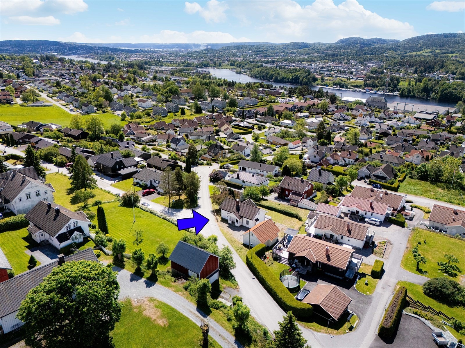 Området kan for øvrig by på flere flotte tur- og rekreasjonsområder, med blant annet Borgeåsen og og den romslige gang- og sykkelvegen over Høgda . Galleribilde