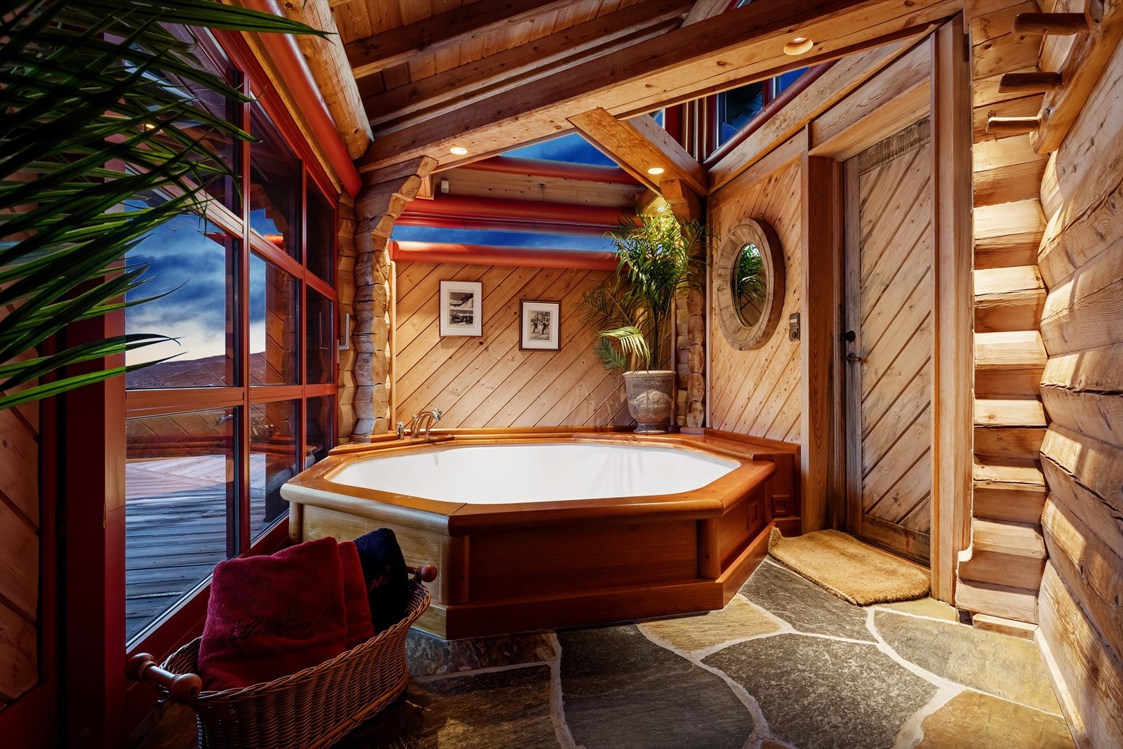 Boblebad med fantastisk utsikt og utgang til badstuhus Galleribilde