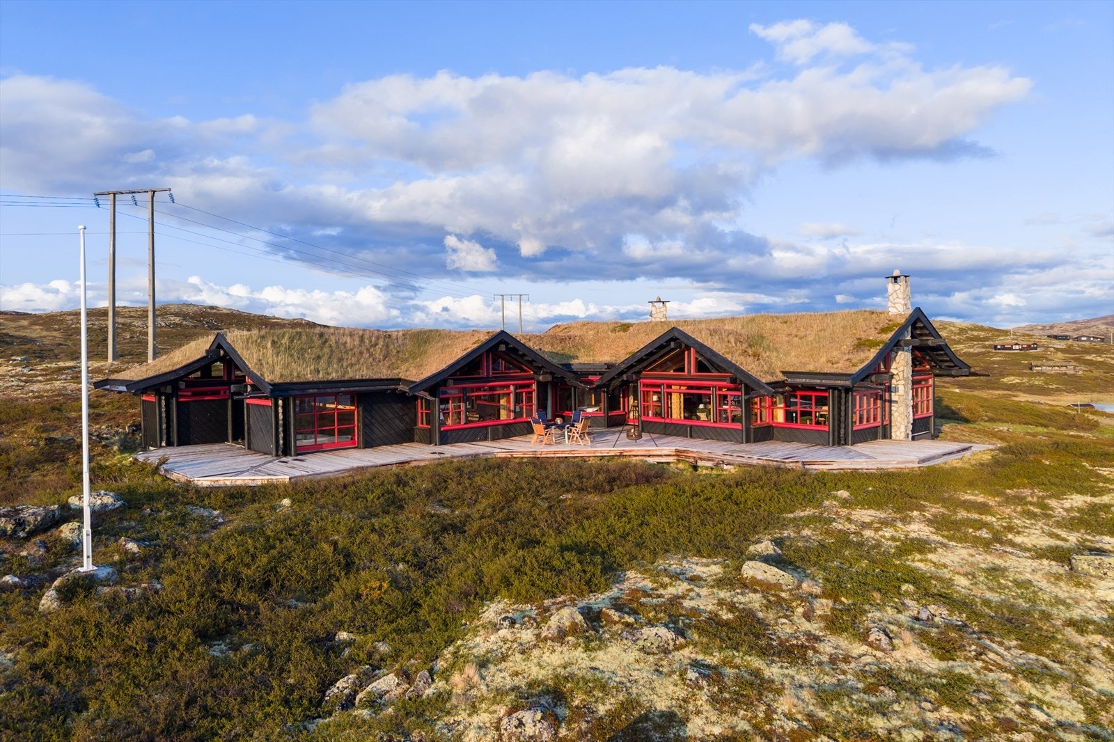 Ustaoset er en av Norges største hyttebyer og ligger midt mellom Oslo og Bergen, med vakre Hallingskarvet i ryggen Galleribilde