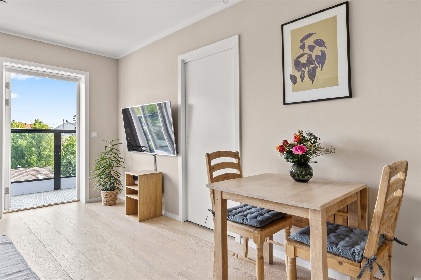 Plass til spisebord. Galleribilde