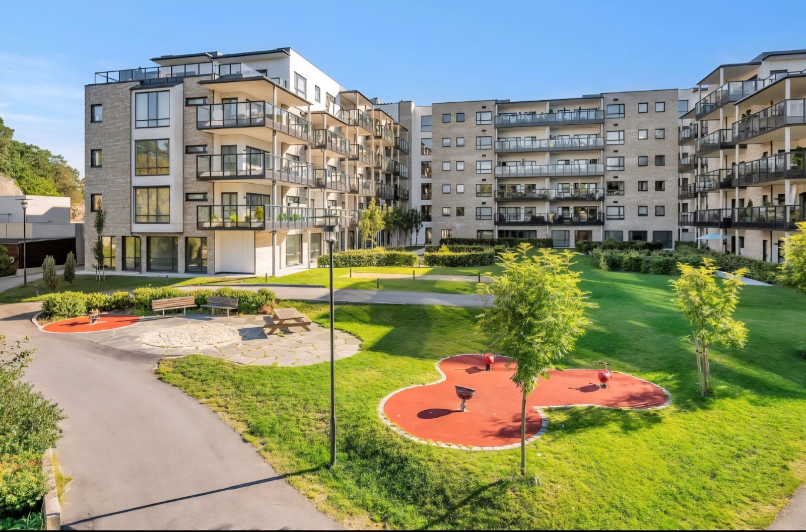 Lekkert hageområde i borettslaget. Galleribilde