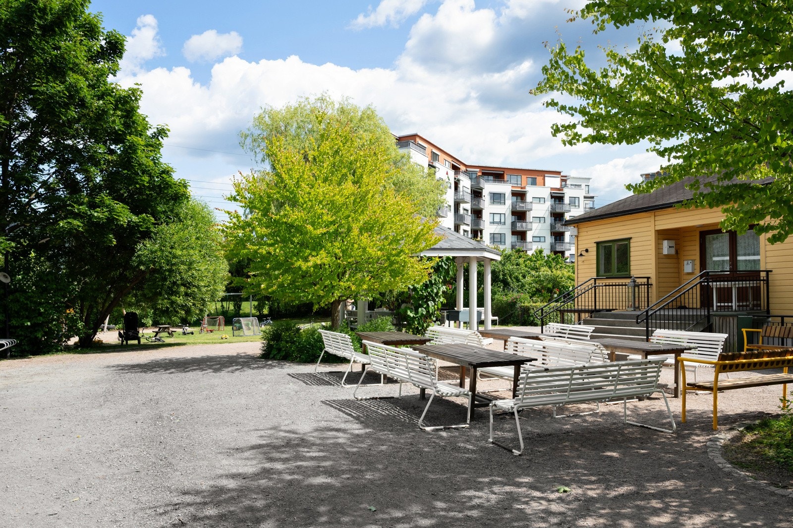Det er tilgang til hyggelig bakgård. Galleribilde