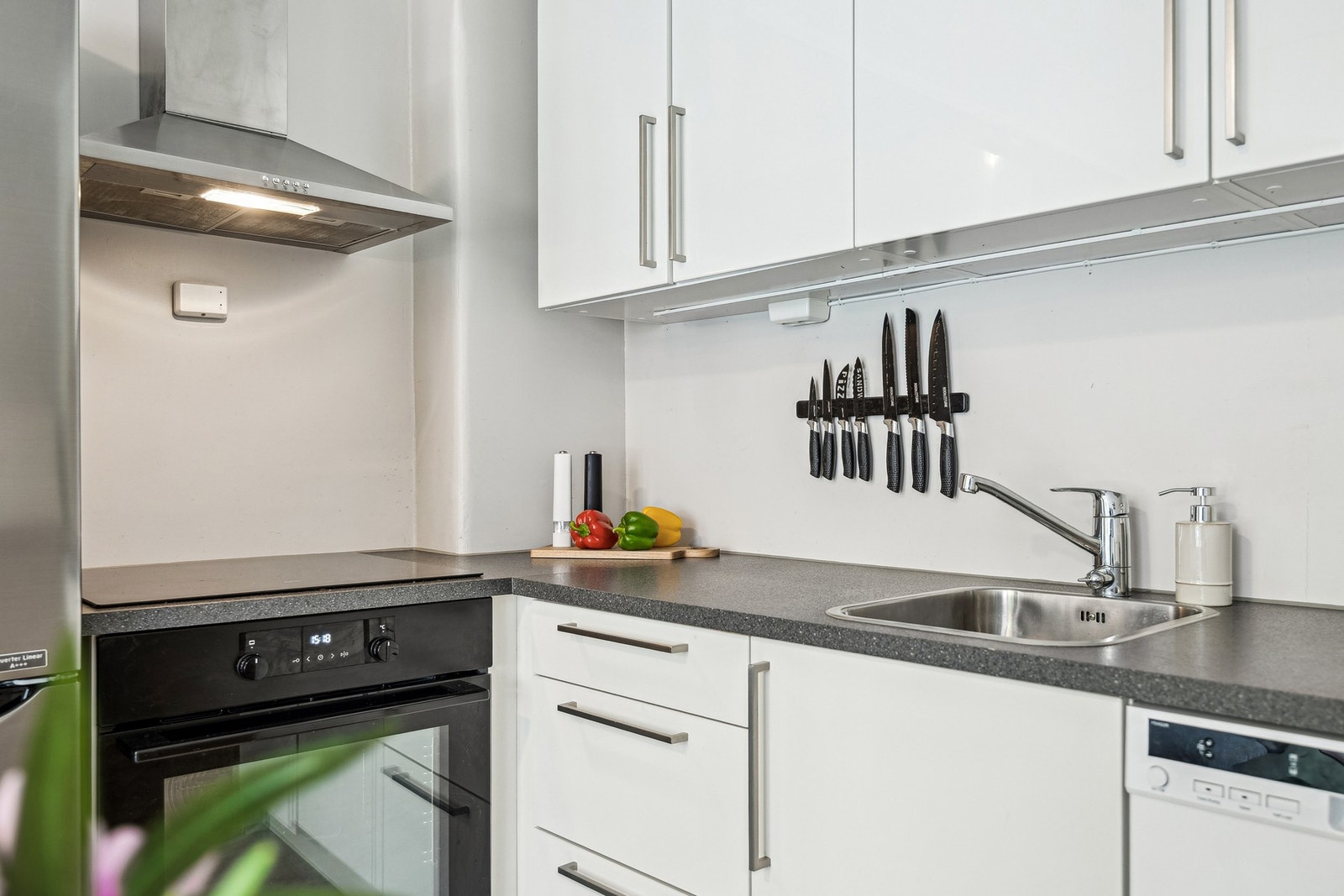 Her får du en praktisk og effektiv arbeidsflate som gjør matlagingen enkel. Galleribilde