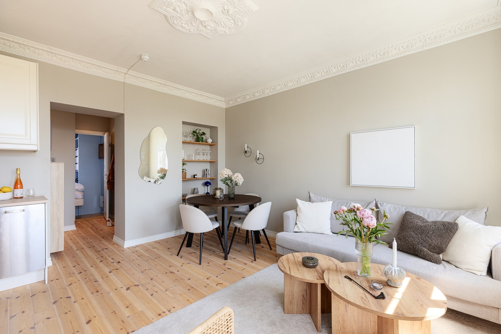 Gjennomgående holder en gjennomgående god standard og bærer preg av forsikret bruk. Flytt rett inn. Galleribilde