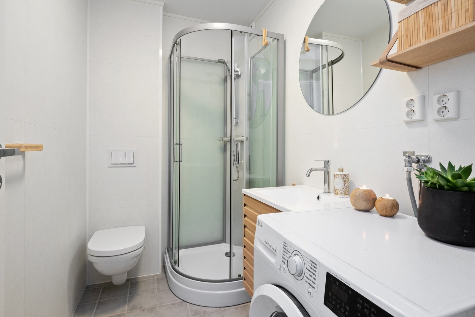 Badet ble pusset opp i 2024, og fremstår som delikat og moderne. Galleribilde