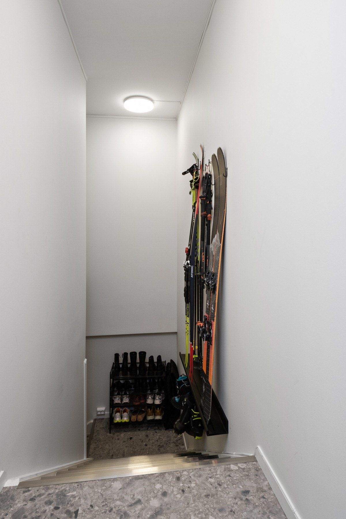 Leiligheten ligger i andre etasje, men har eget inngangsparti og entré i første etasje. Galleribilde