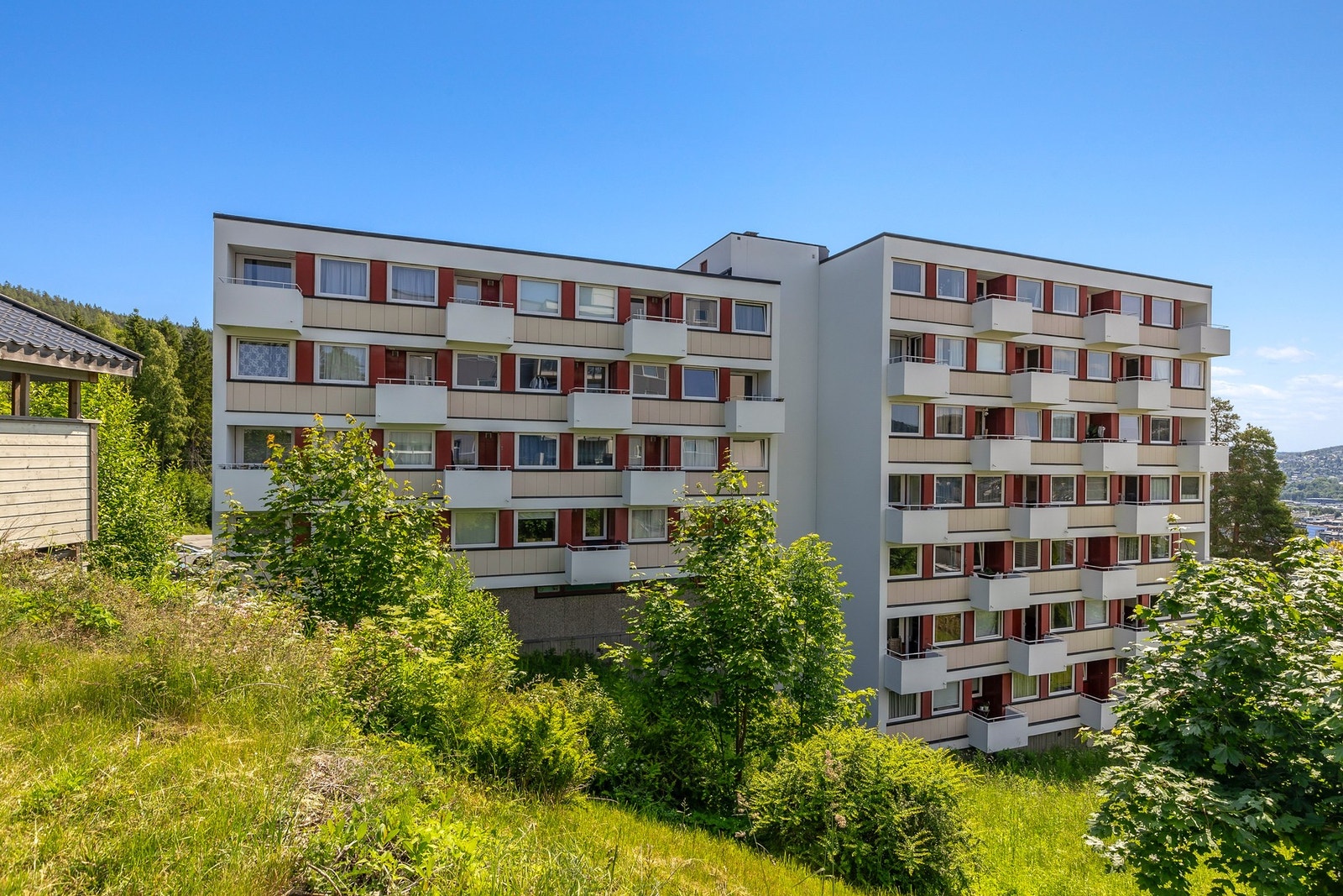 Dette er en pen 2-roms leilighet i 3. etasje med sydvendt balkong og sentrumsnær beliggenhet i Underlia Galleribilde