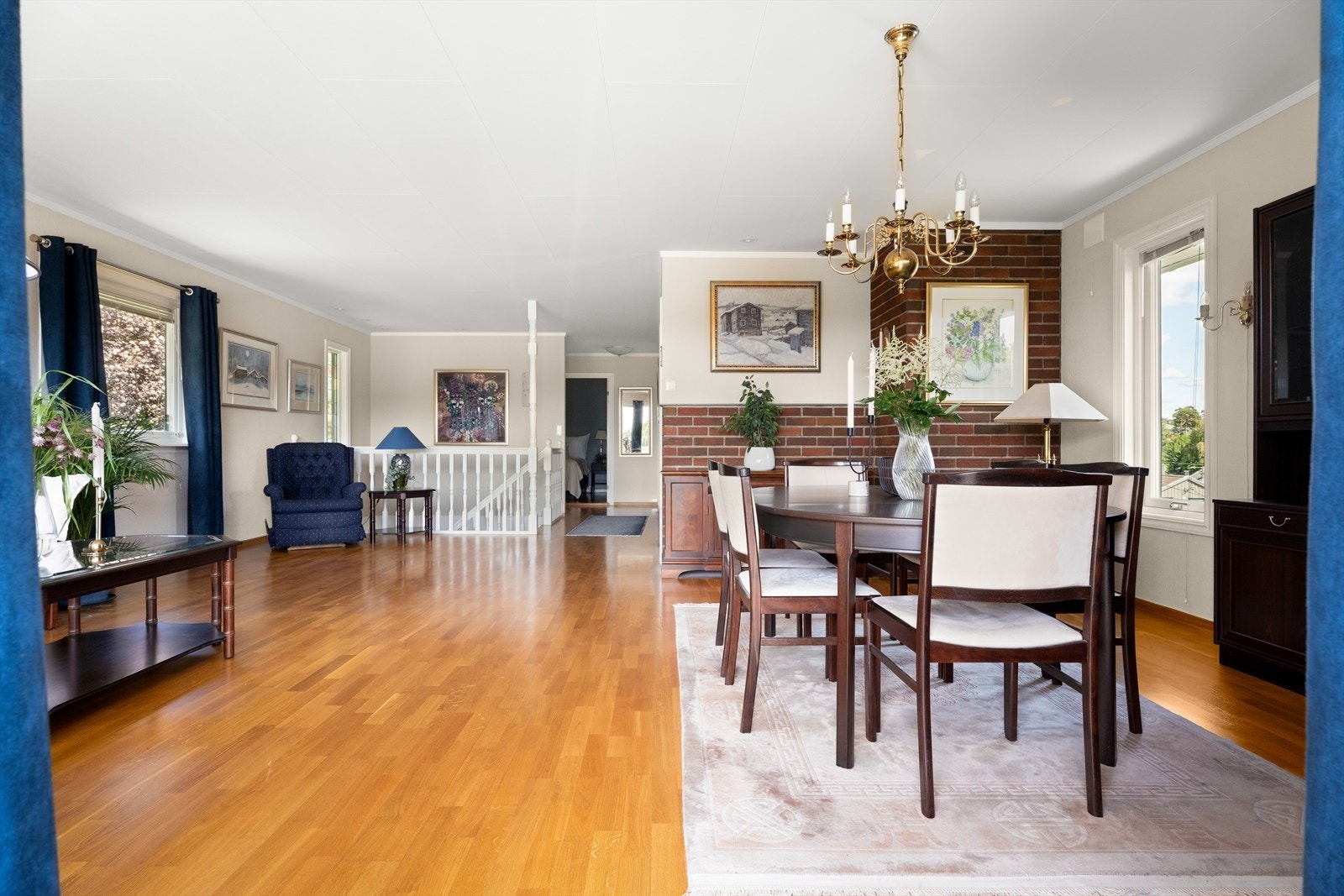 Lys og trivelig stue. Galleribilde