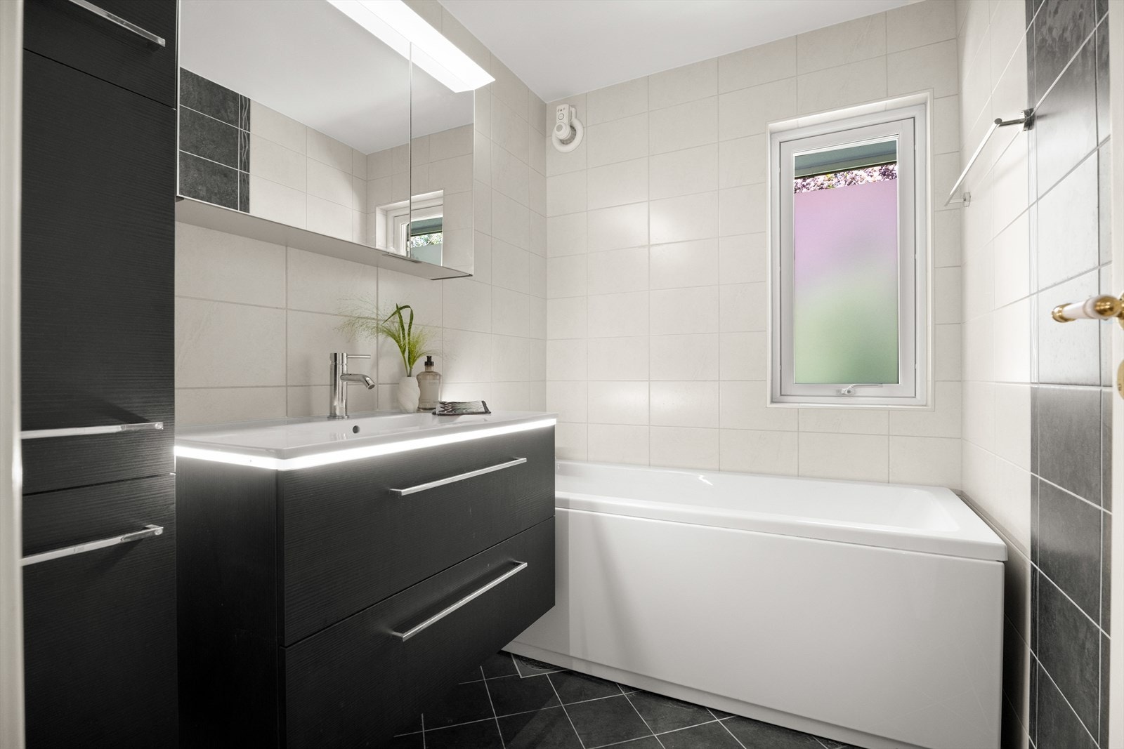 Helfliset baderom i andre etasje. Galleribilde