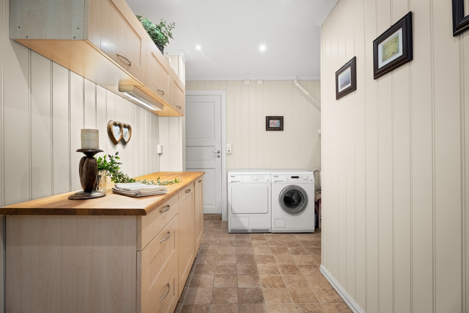 Stort og praktisk vaskerom i første etasje. Galleribilde