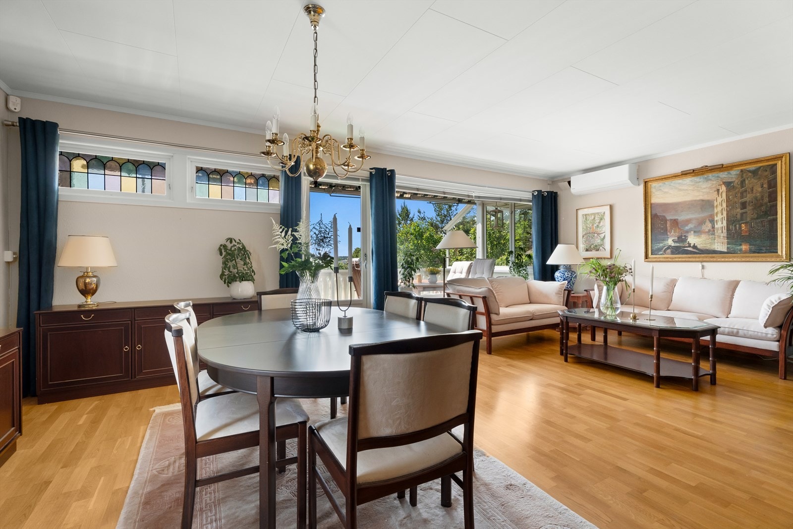 Det er montert varmepumpe i stuen. Galleribilde