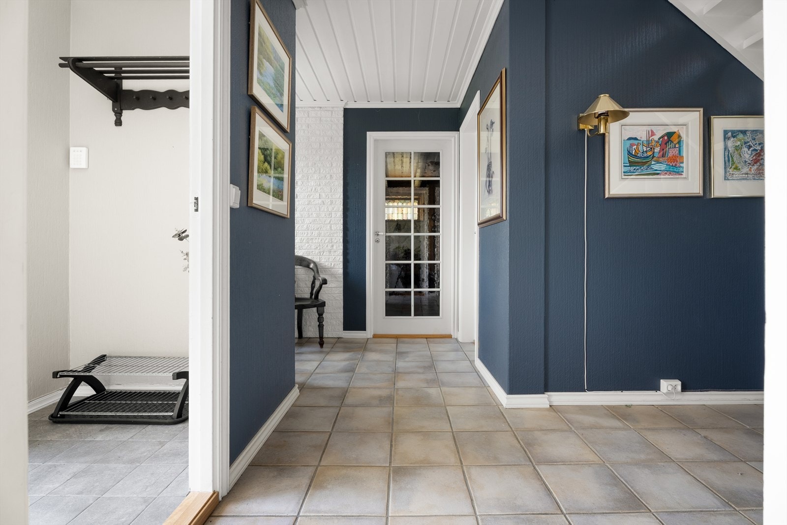 Det er varmekabler i vindfang og gang. Galleribilde