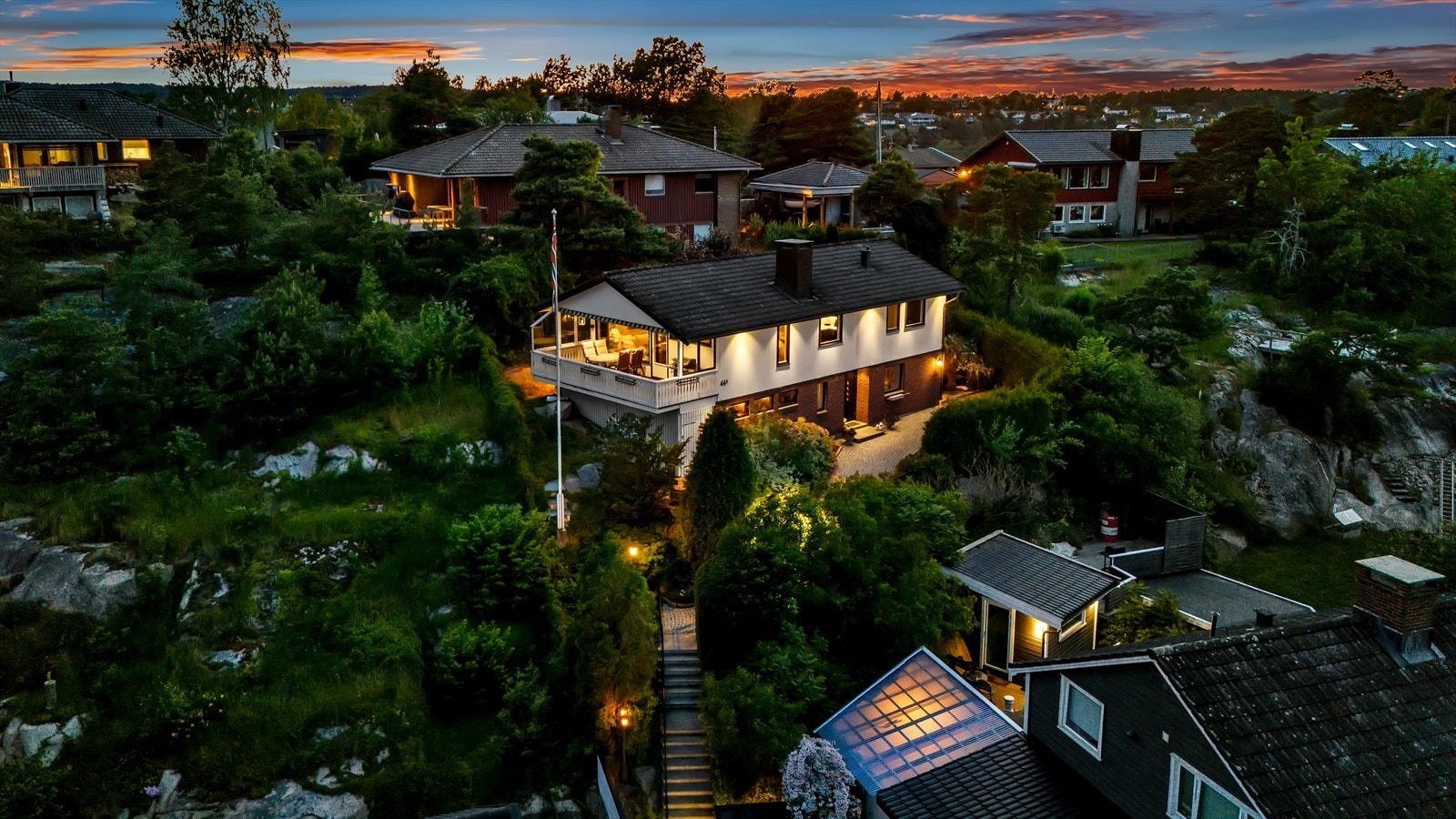 Velkommen til Paul Holmsens vei 44A - Presentert av Michael Almvik Meyer Galleribilde