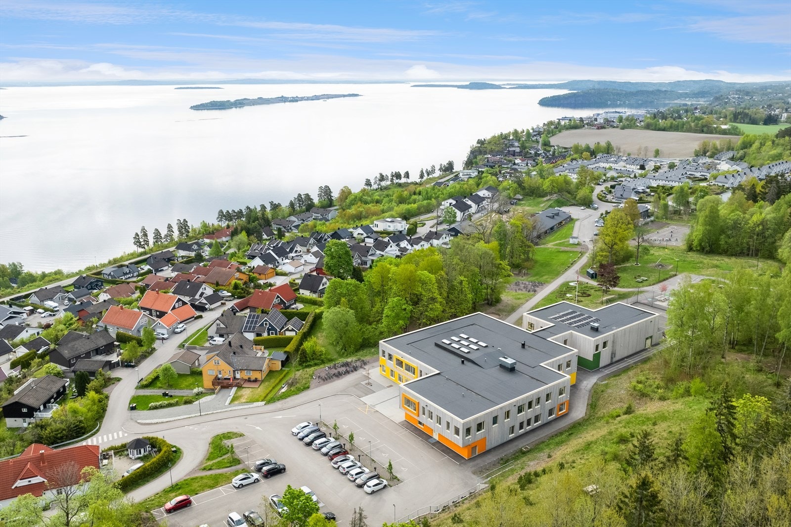 Flott beliggenhet med barneskolen ett steinkast unna Galleribilde