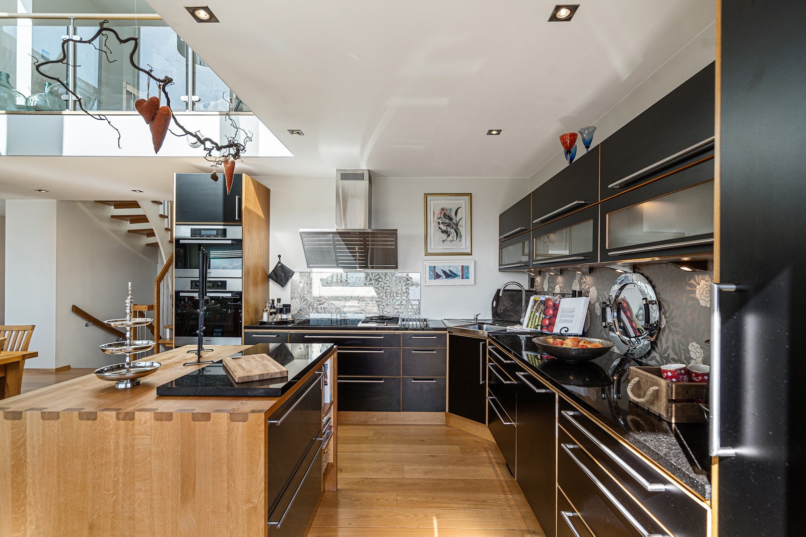 Svært velutstyrt kjøkken, type Ballingsløw Galleribilde