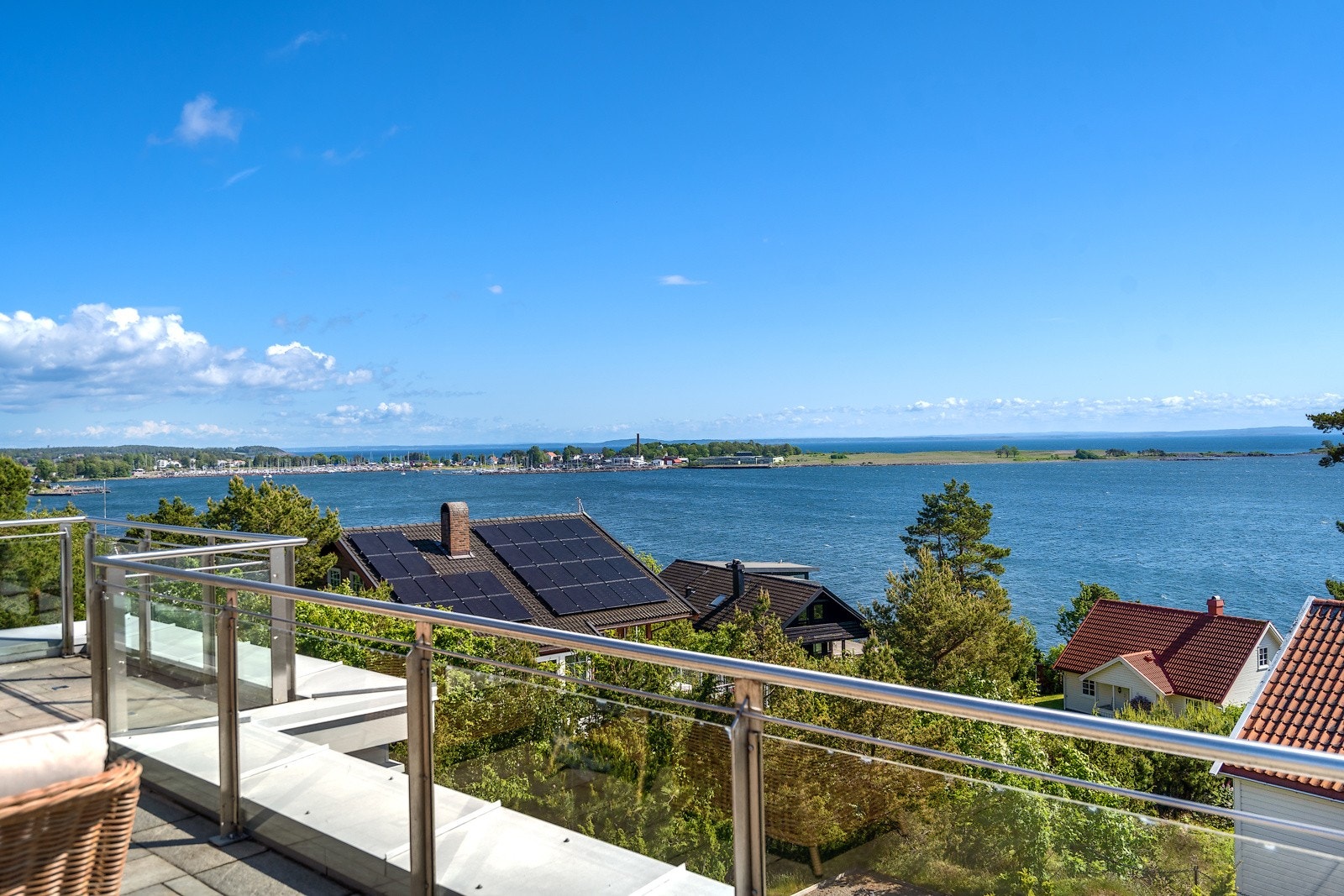 Vidstrak utsikt utover vår vakre skjærgård Galleribilde