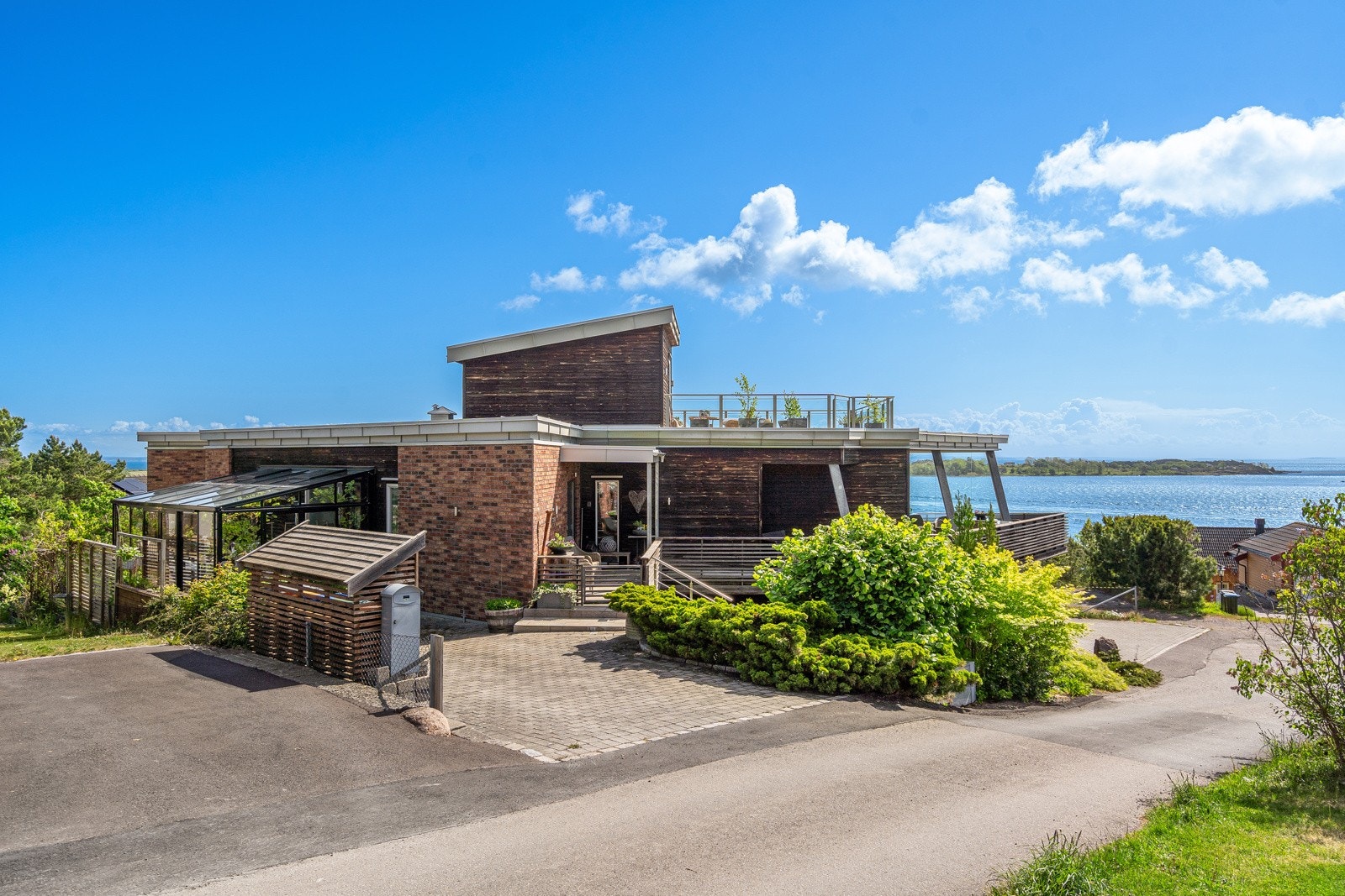 Høyt og fritt beliggende på attraktive Husvik Galleribilde