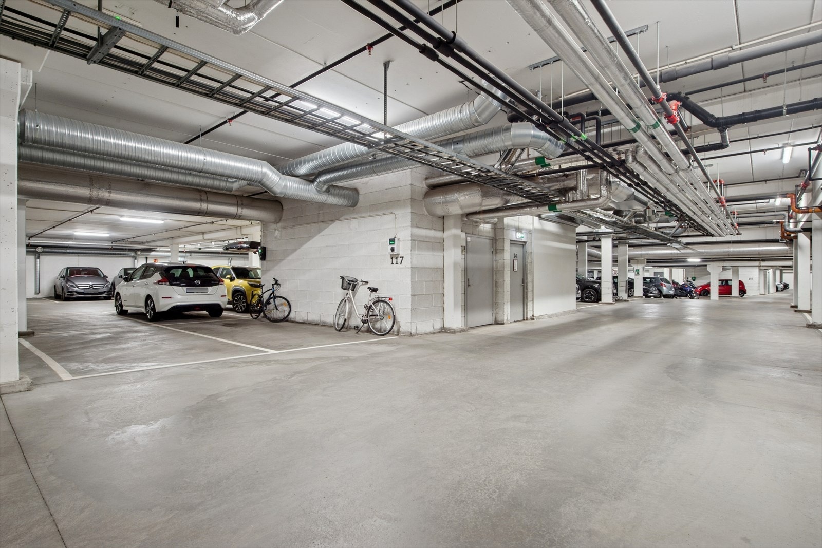 Garasjeplass nr. 116 medfølger boligen og gir enkel og trygg parkering i hverdagen. Galleribilde