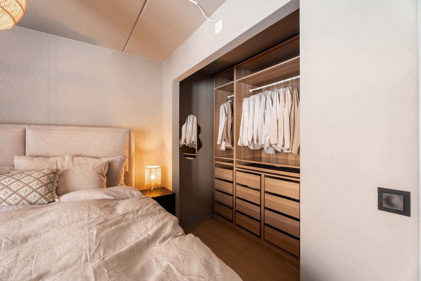 Rommet er mlt i nydelige duse farger. Galleribilde