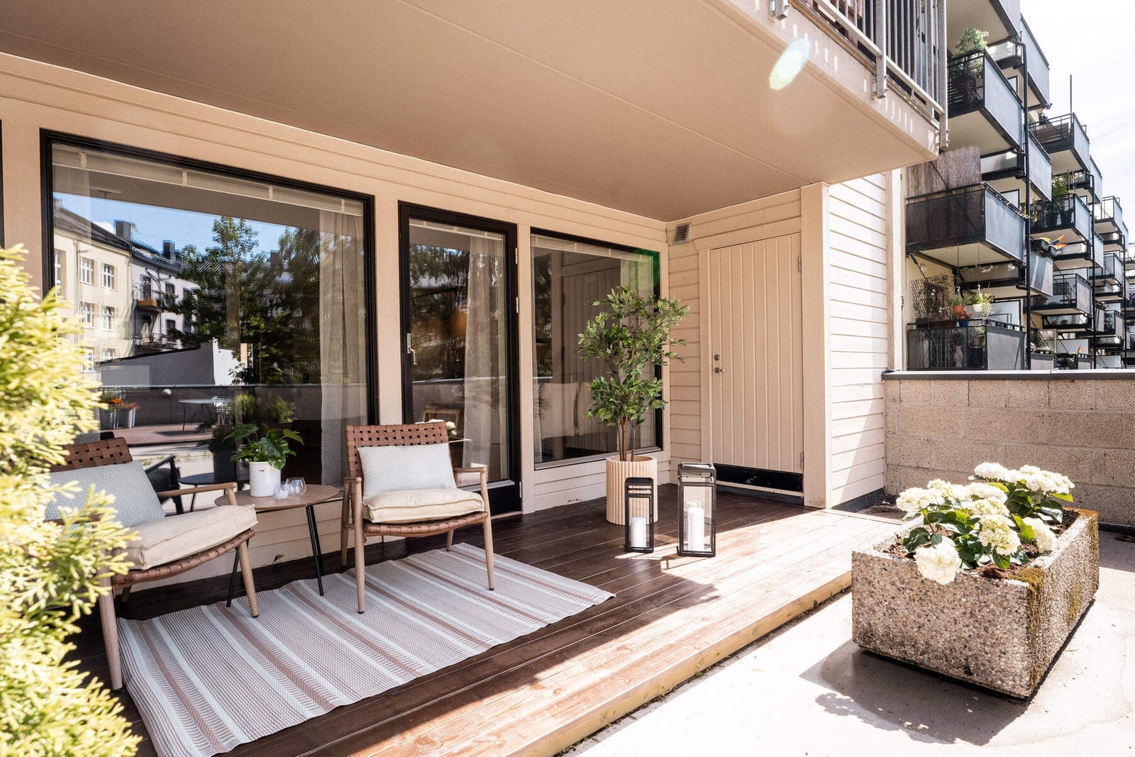 Legg merke til utvendig bod på cirka 1,6 kvm i direkte tilknytning til terrassen. Galleribilde