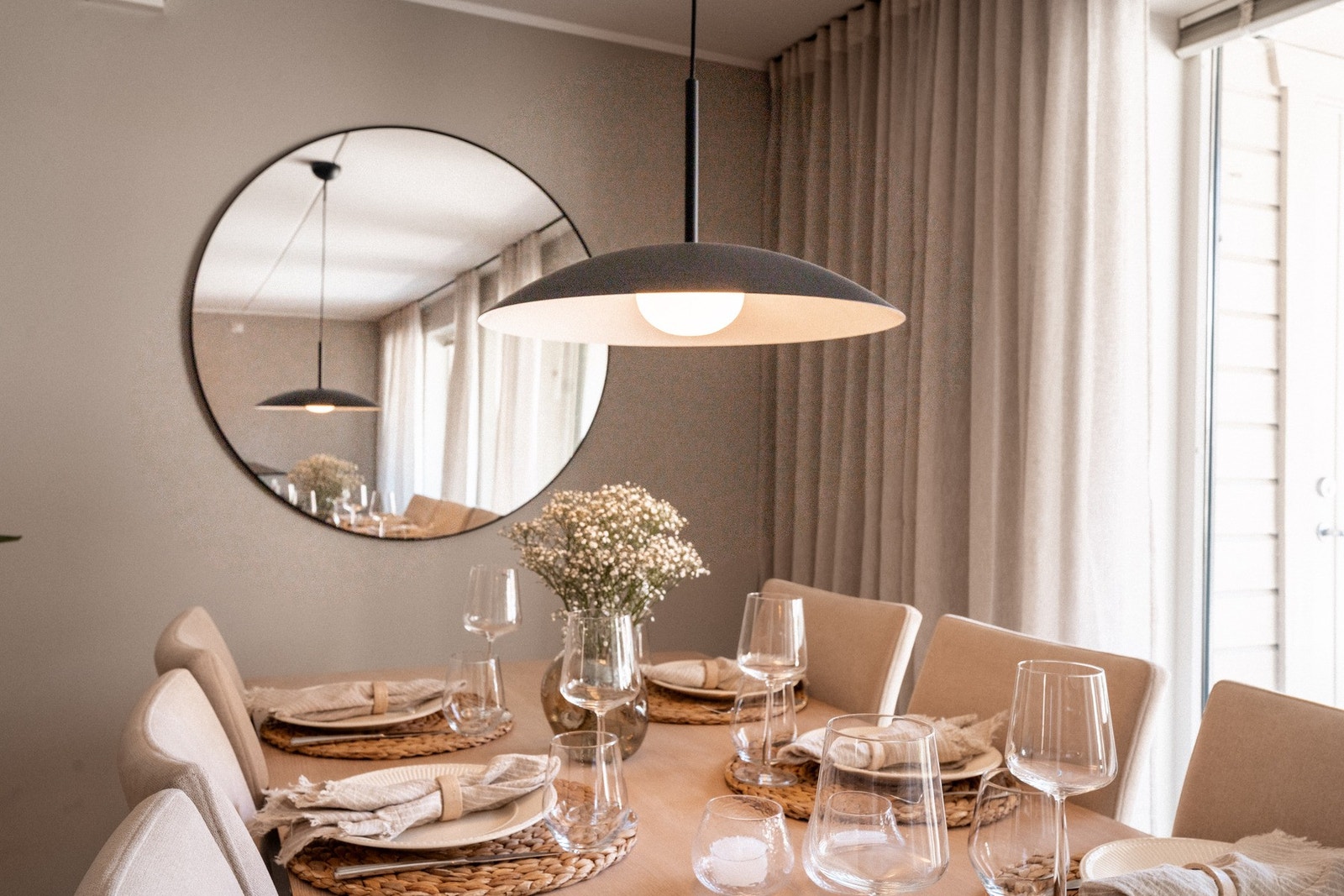 Inviter venner og familie til hyggelige sammenkomster. Galleribilde