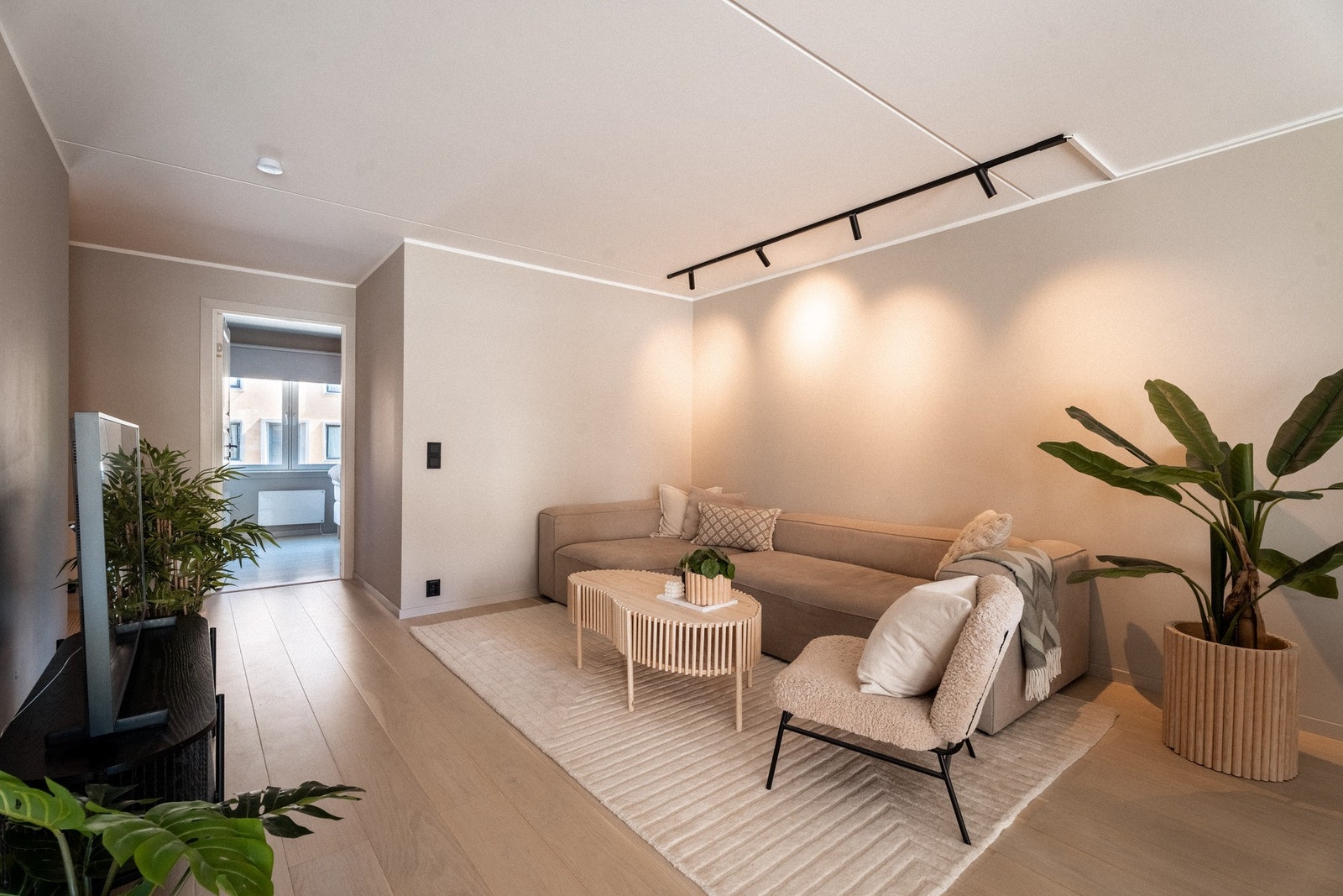 Leilighetens to soverom ligger i tilknytning til inngangspartiet. Galleribilde